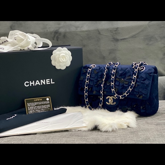 Chanel Shingle Medium Flap Bag - Picture 10 of 16